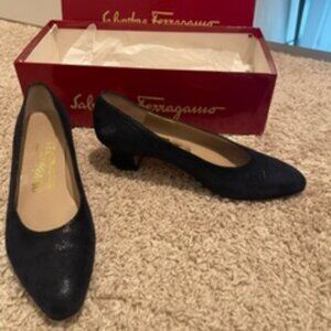 Salvatore Ferragamo Black Pebble Loafers, Size 5